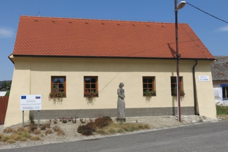 AID Compass, Ľudový dom, Záhorská Bystrica